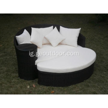 N&#39;èzí Ọhịa Rattan Sun Bed Beach ezumike